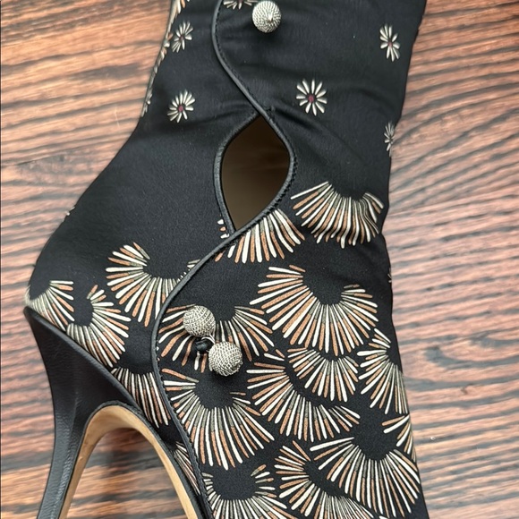 Elegant Black and Gold Women's Boots - Picture 8 of 10